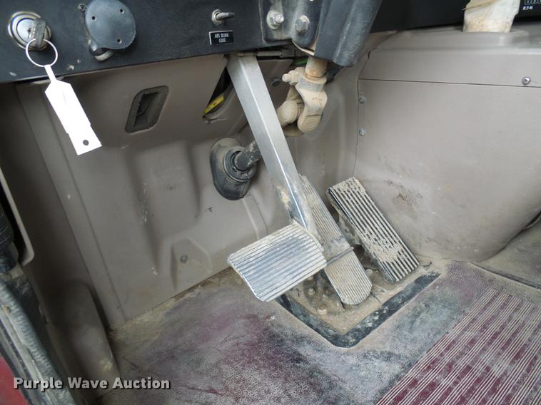 image for item DE5271 2005 International 9200i semi truck