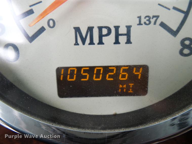 image for item DE5271 2005 International 9200i semi truck