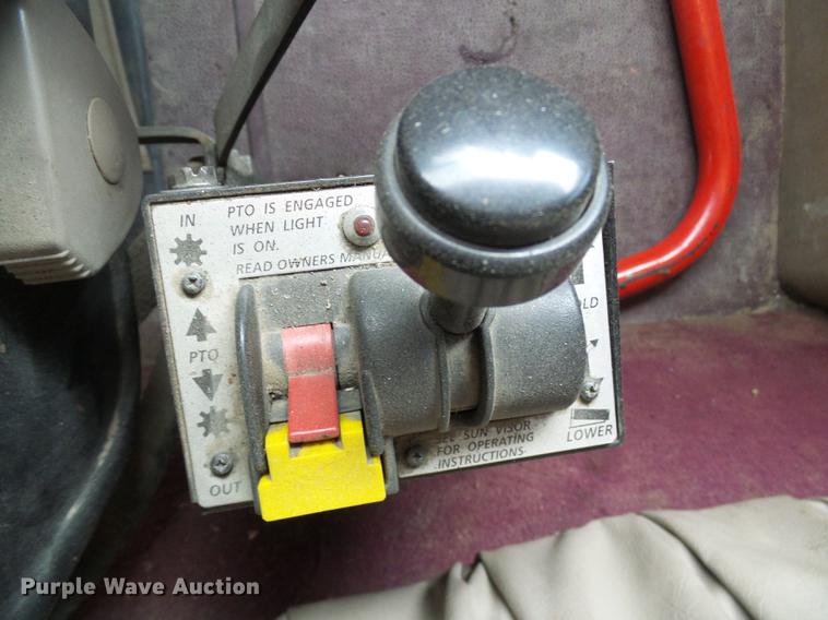 image for item DE5271 2005 International 9200i semi truck