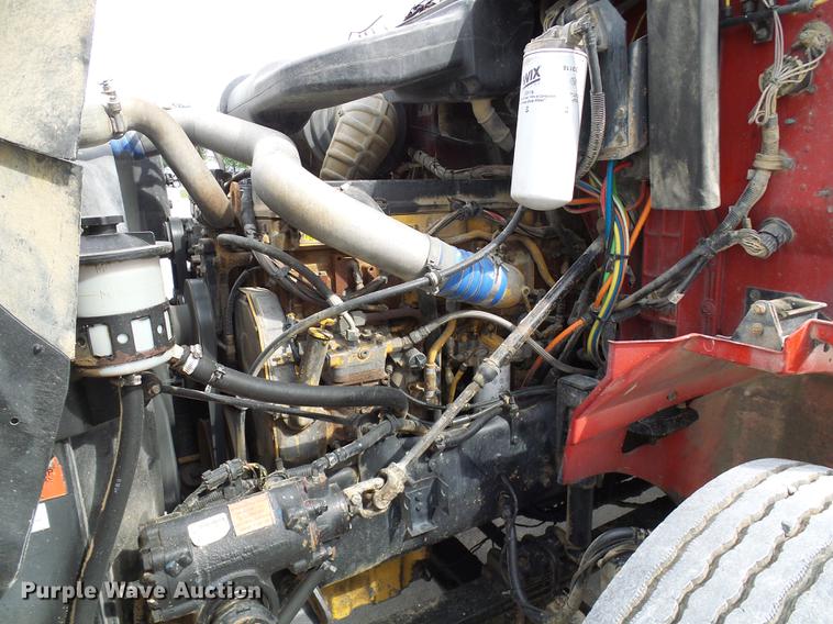 image for item DE5271 2005 International 9200i semi truck