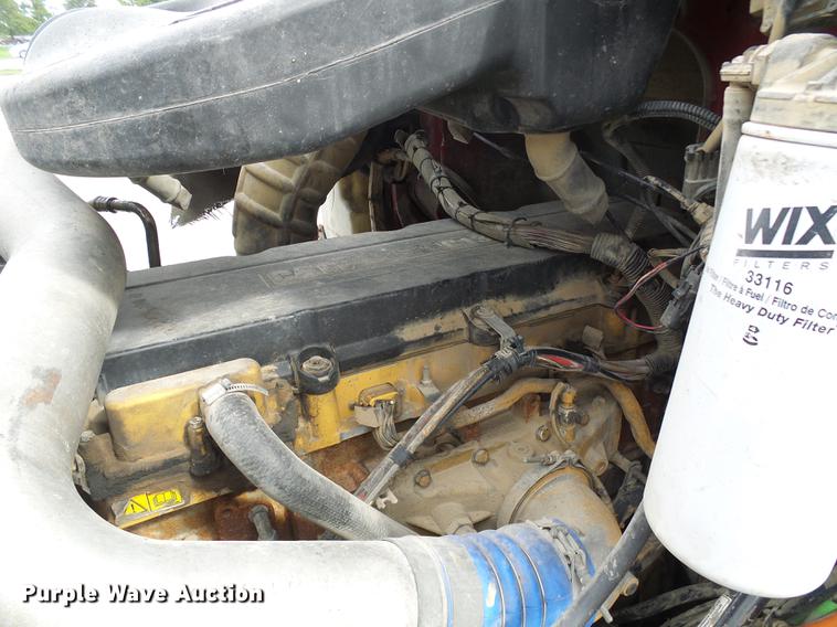 image for item DE5271 2005 International 9200i semi truck