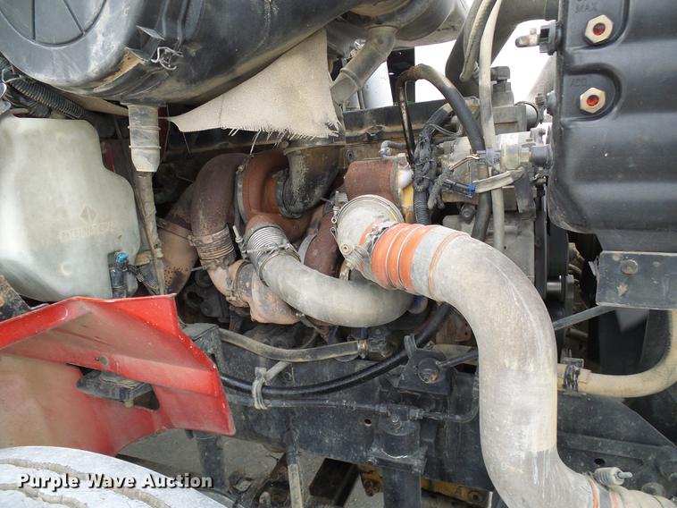 image for item DE5271 2005 International 9200i semi truck