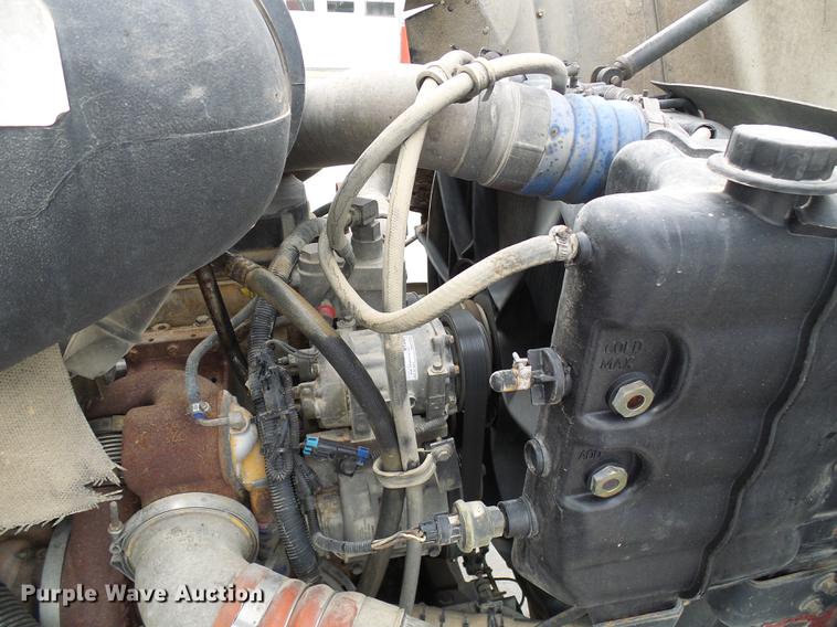 image for item DE5271 2005 International 9200i semi truck