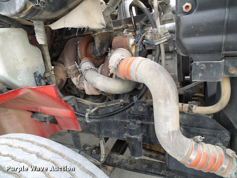 image for item DE5271 2005 International 9200i semi truck