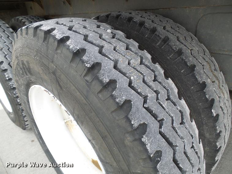 image for item DE5273 2005 Manac 32645000 live bottom trailer