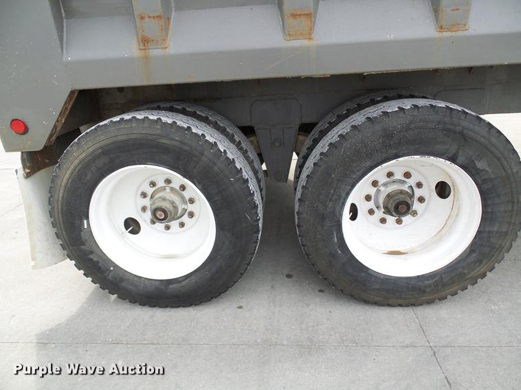 image for item DE5273 2005 Manac 32645000 live bottom trailer
