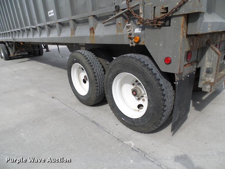image for item DE5273 2005 Manac 32645000 live bottom trailer