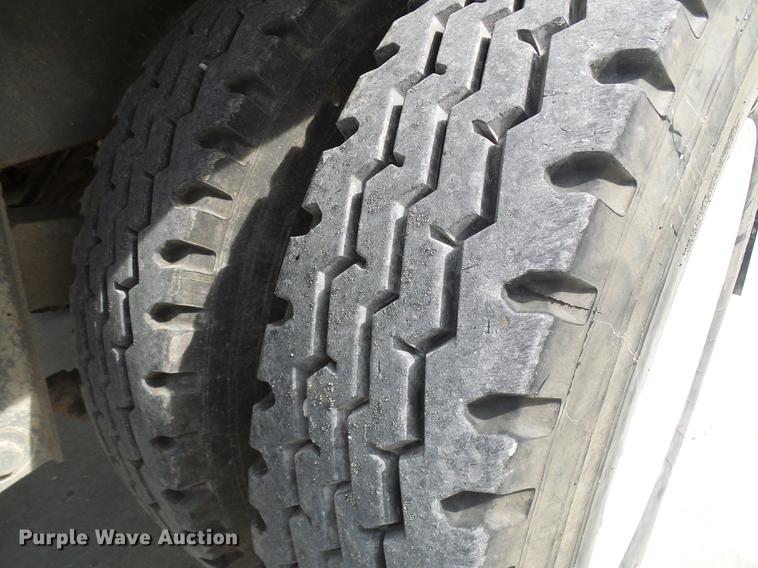 image for item DE5273 2005 Manac 32645000 live bottom trailer