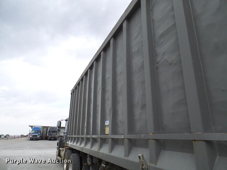 image for item DE5273 2005 Manac 32645000 live bottom trailer