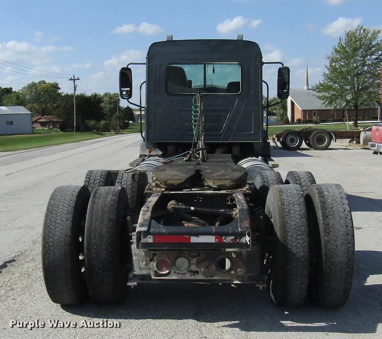 image for item DE5858 2007 Mack CXN613 semi truck