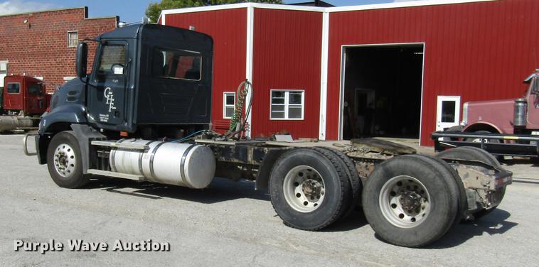 image for item DE5858 2007 Mack CXN613 semi truck