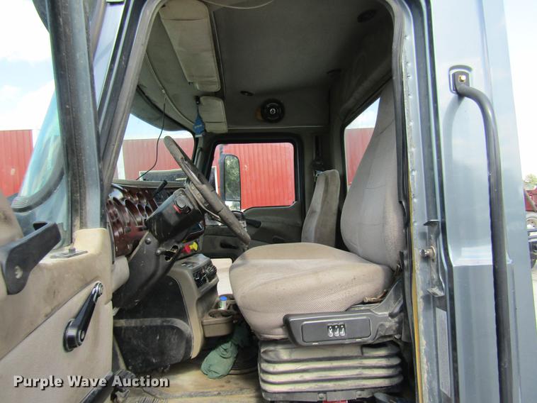 image for item DE5858 2007 Mack CXN613 semi truck