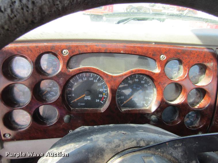 image for item DE5858 2007 Mack CXN613 semi truck