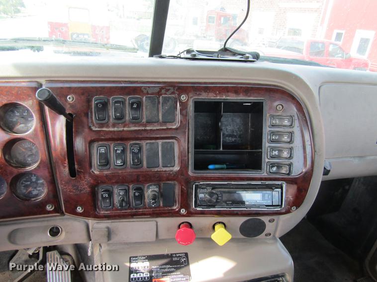 image for item DE5858 2007 Mack CXN613 semi truck