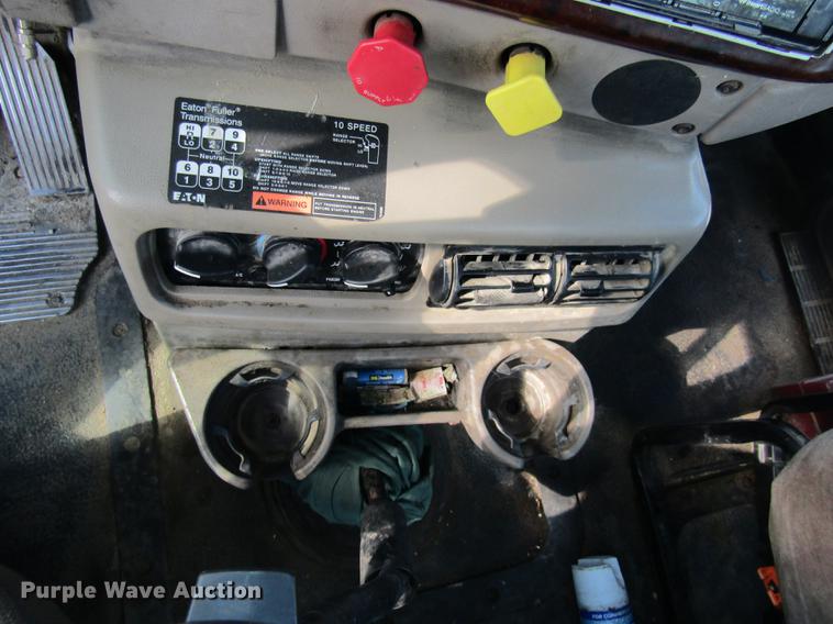 image for item DE5858 2007 Mack CXN613 semi truck