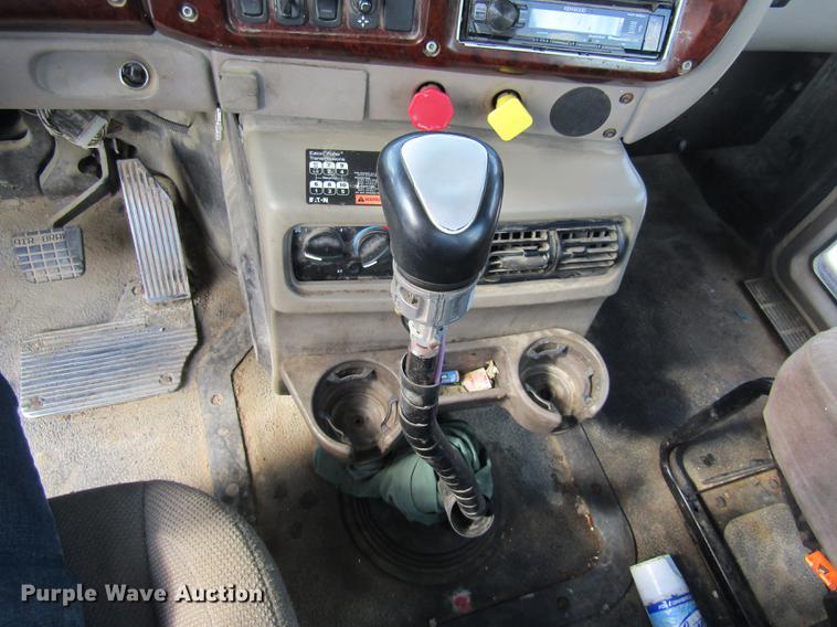 image for item DE5858 2007 Mack CXN613 semi truck