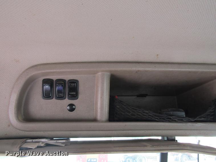 image for item DE5858 2007 Mack CXN613 semi truck