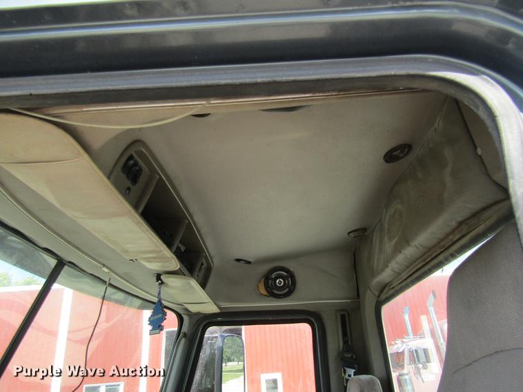 image for item DE5858 2007 Mack CXN613 semi truck