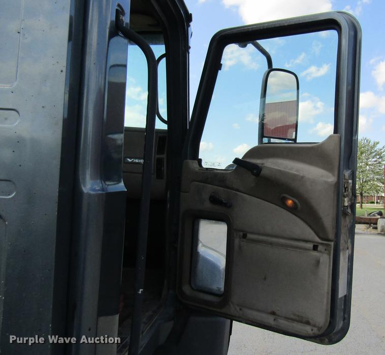 image for item DE5858 2007 Mack CXN613 semi truck