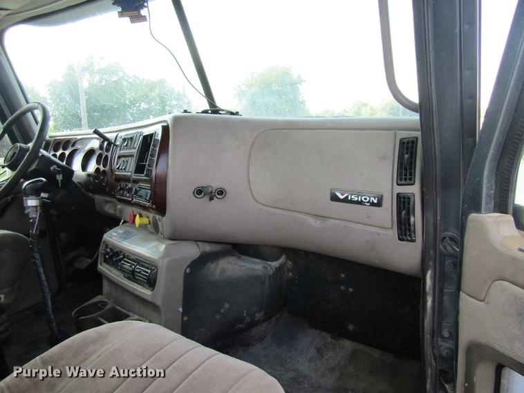 image for item DE5858 2007 Mack CXN613 semi truck