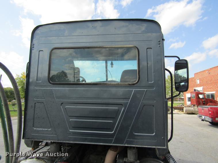 image for item DE5858 2007 Mack CXN613 semi truck