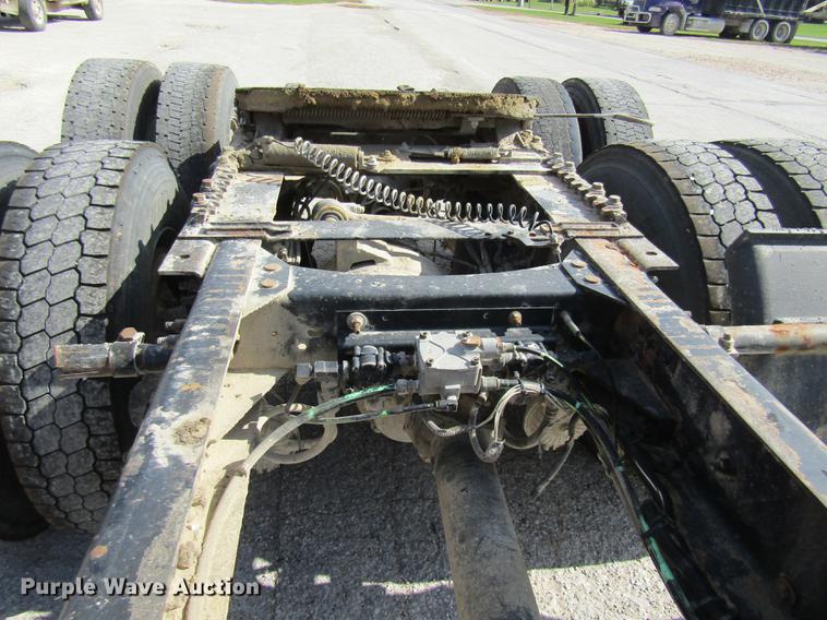 image for item DE5858 2007 Mack CXN613 semi truck