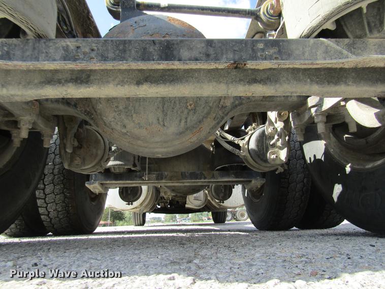 image for item DE5858 2007 Mack CXN613 semi truck