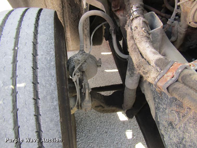 image for item DE5858 2007 Mack CXN613 semi truck