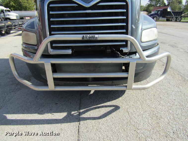 image for item DE5858 2007 Mack CXN613 semi truck