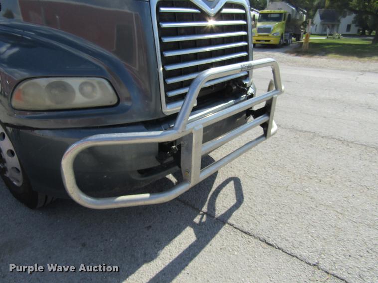 image for item DE5858 2007 Mack CXN613 semi truck