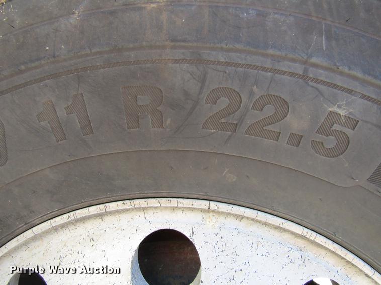 image for item DE5858 2007 Mack CXN613 semi truck