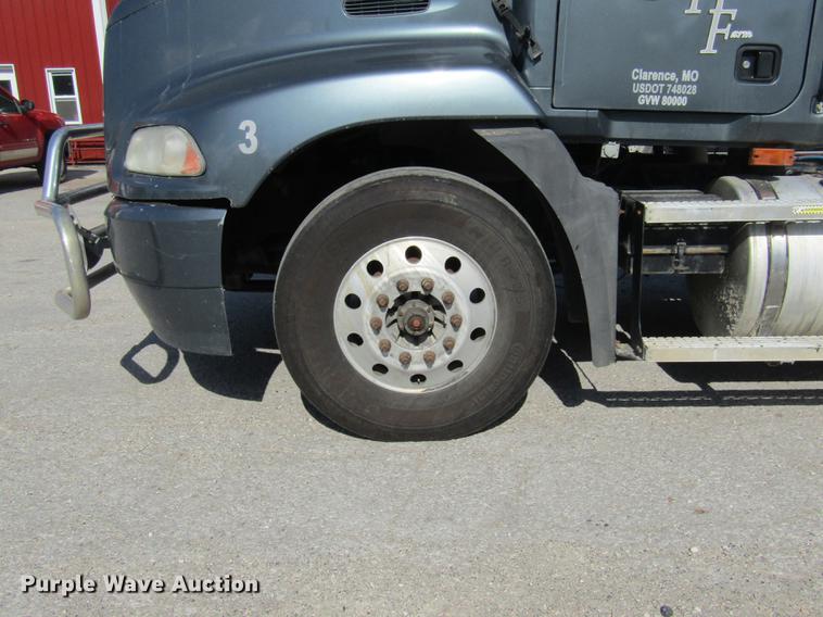 image for item DE5858 2007 Mack CXN613 semi truck
