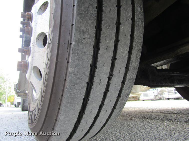 image for item DE5858 2007 Mack CXN613 semi truck