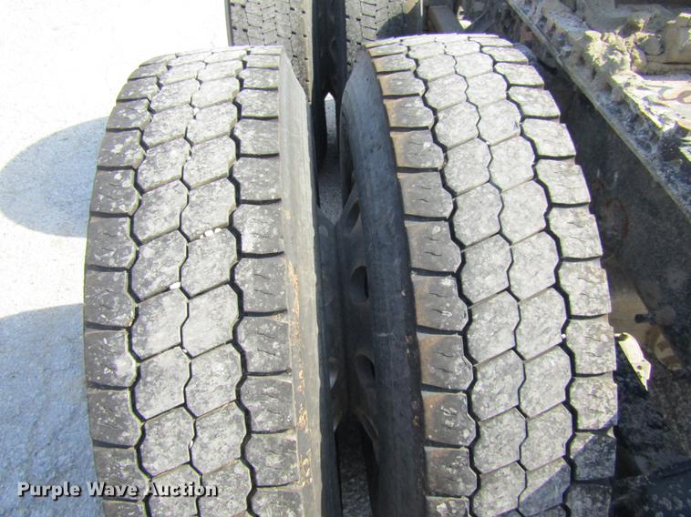 image for item DE5858 2007 Mack CXN613 semi truck