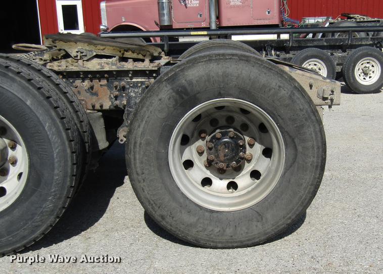 image for item DE5858 2007 Mack CXN613 semi truck