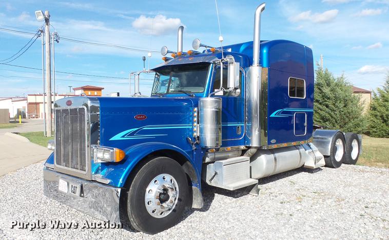 image for item DE7274 2007 Peterbilt 379 semi truck