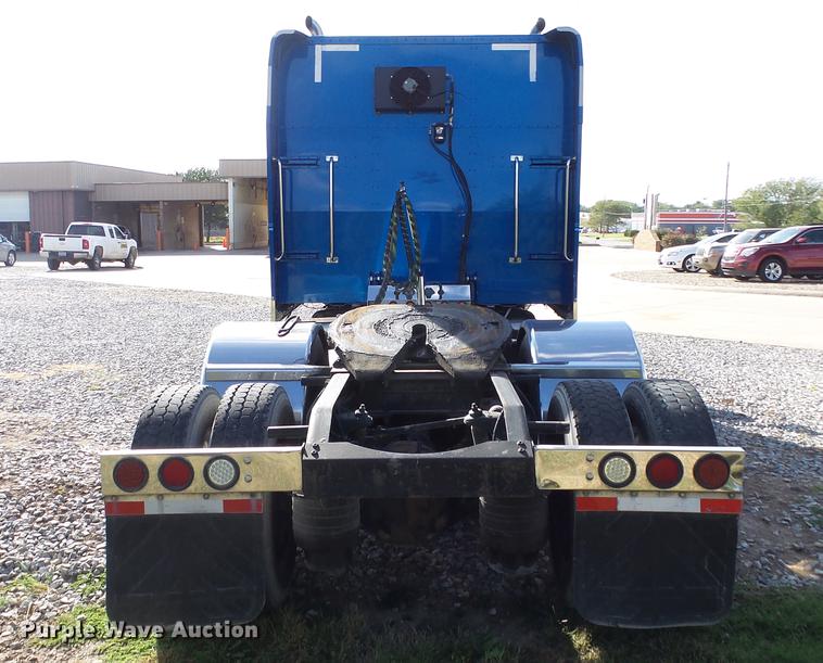 image for item DE7274 2007 Peterbilt 379 semi truck