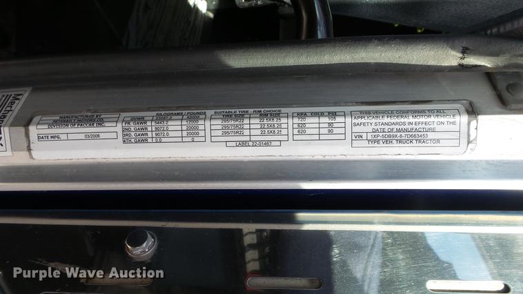 image for item DE7274 2007 Peterbilt 379 semi truck