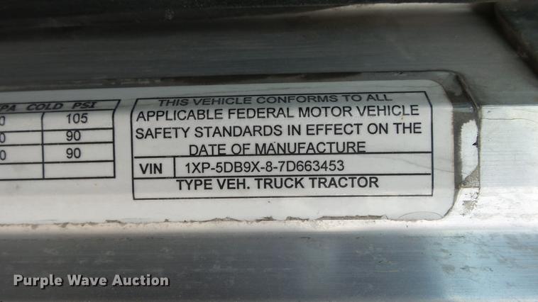 image for item DE7274 2007 Peterbilt 379 semi truck