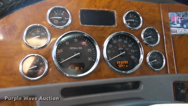 image for item DE7274 2007 Peterbilt 379 semi truck