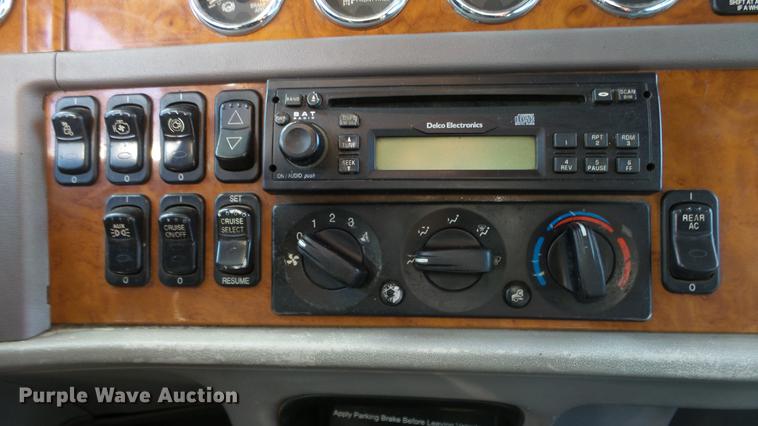 image for item DE7274 2007 Peterbilt 379 semi truck