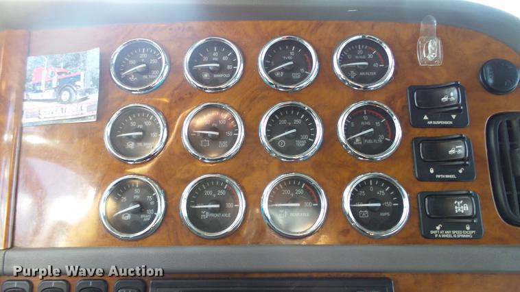 image for item DE7274 2007 Peterbilt 379 semi truck