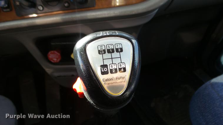 image for item DE7274 2007 Peterbilt 379 semi truck