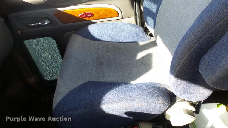 image for item DE7274 2007 Peterbilt 379 semi truck