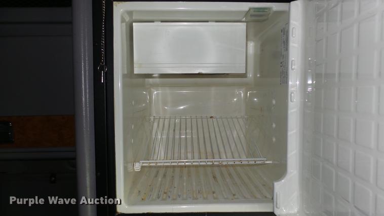 image for item DE7274 2007 Peterbilt 379 semi truck