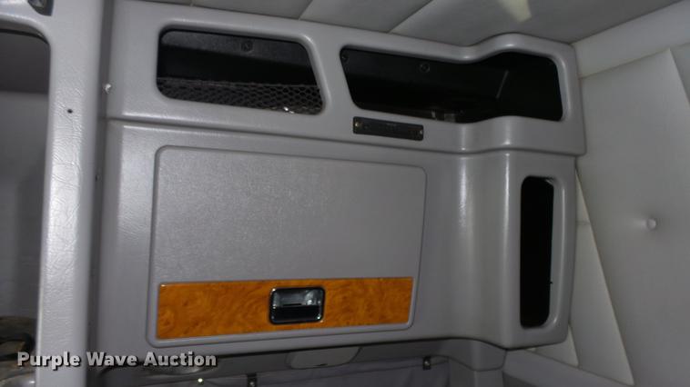 image for item DE7274 2007 Peterbilt 379 semi truck