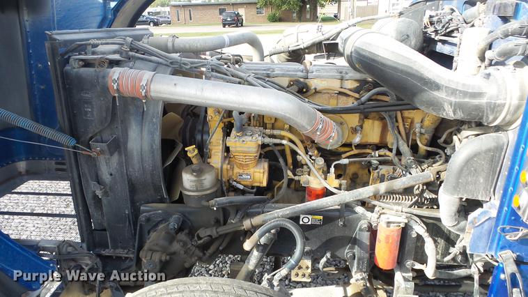 image for item DE7274 2007 Peterbilt 379 semi truck