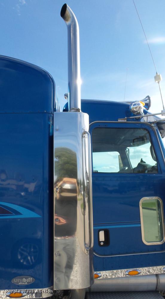 image for item DE7274 2007 Peterbilt 379 semi truck