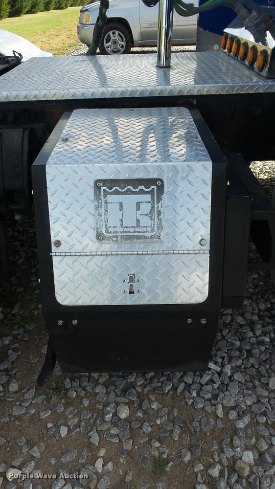 image for item DE7274 2007 Peterbilt 379 semi truck