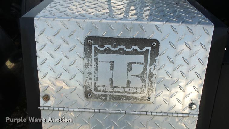 image for item DE7274 2007 Peterbilt 379 semi truck